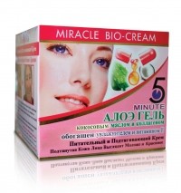 Подтягивающий крем для лица с Алоэ вера, Кокосовым маслом и Коллагеном (Darawadee Beauty Star Miracle Bio-Cream Coconut Oil & Collagen)