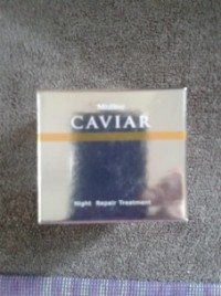 Ночной крем для лица с экстрактом черной икры и коллагена против морщин (Mistine Caviar Night Repair Treatment Anti-aging Wrinkles Nourishing Cream)