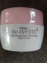 Ночной отбеливающий крем для лица с жемчугом (Mistine Re-white Hydrolyzed Pearl Whitening Night Cream)